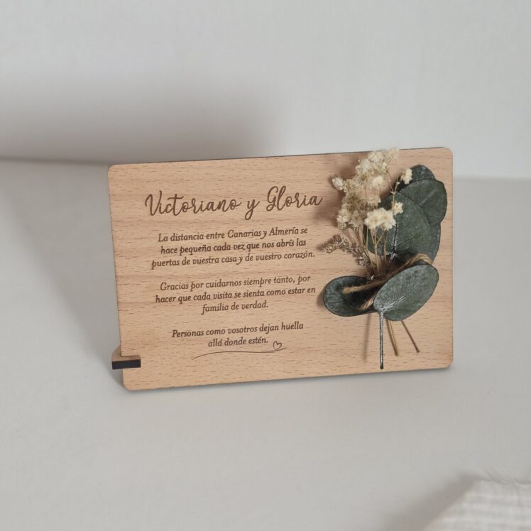 Placa de madera con ramillete