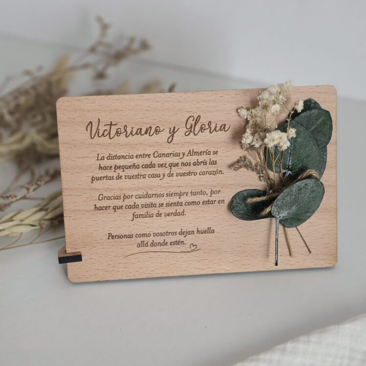 Placa de madera con ramillete